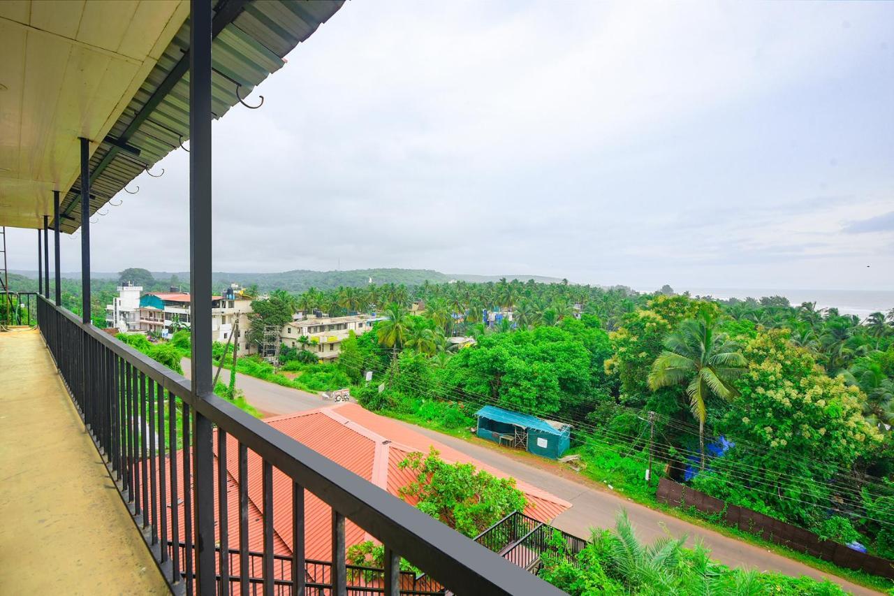 Hotel Fabexpress Vincy Palace, Mandrem Beach Exterior foto