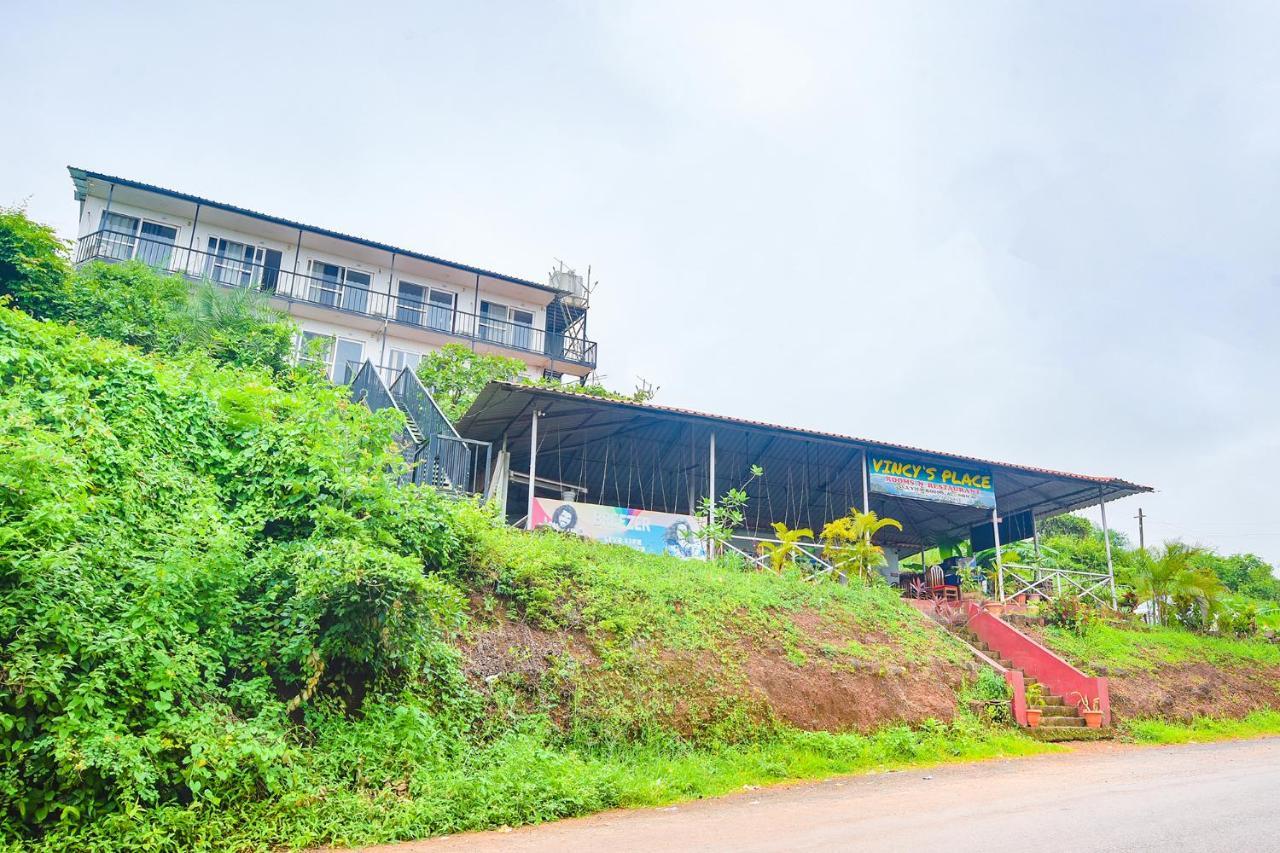 Hotel Fabexpress Vincy Palace, Mandrem Beach Exterior foto