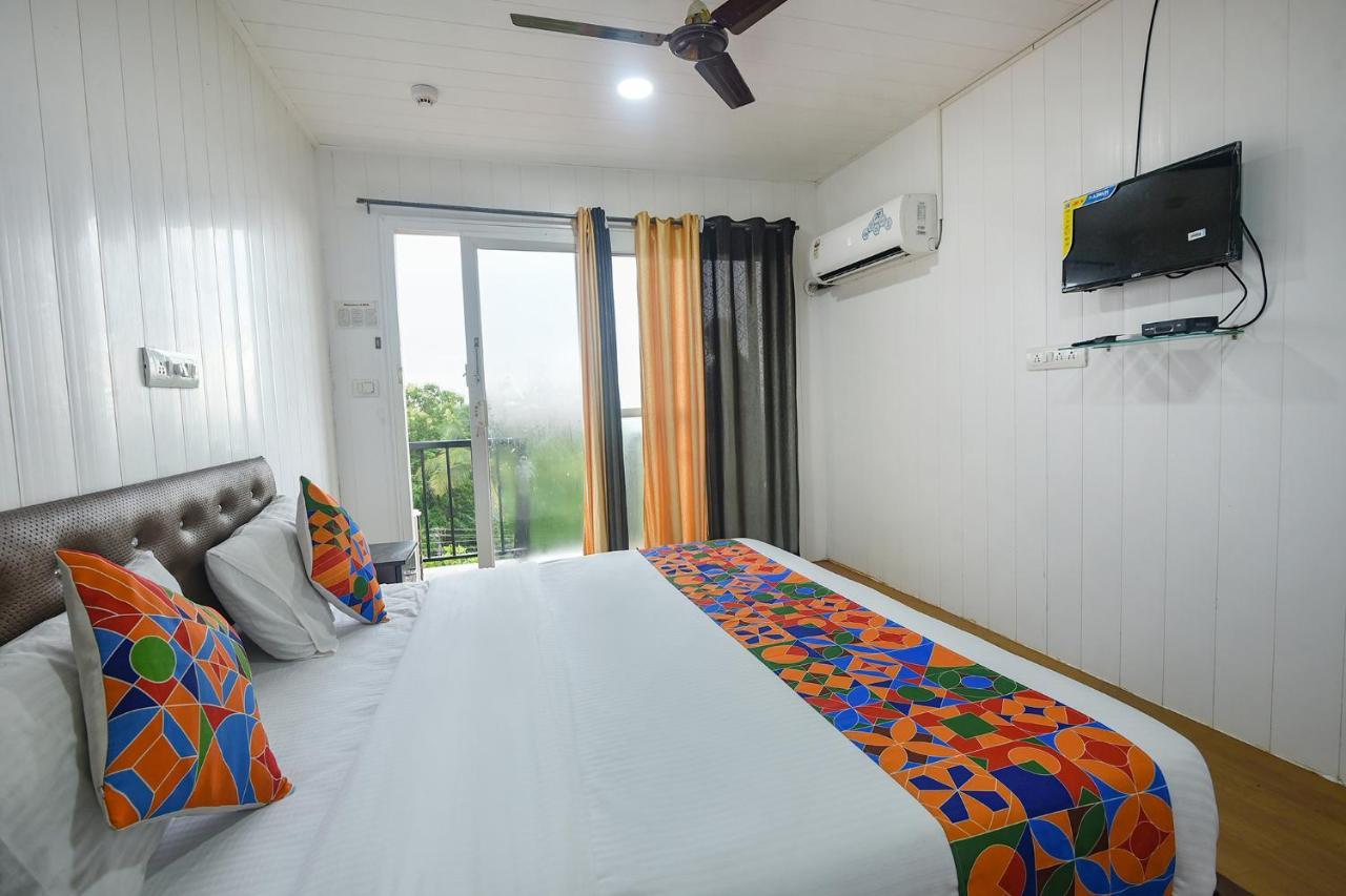 Hotel Fabexpress Vincy Palace, Mandrem Beach Exterior foto